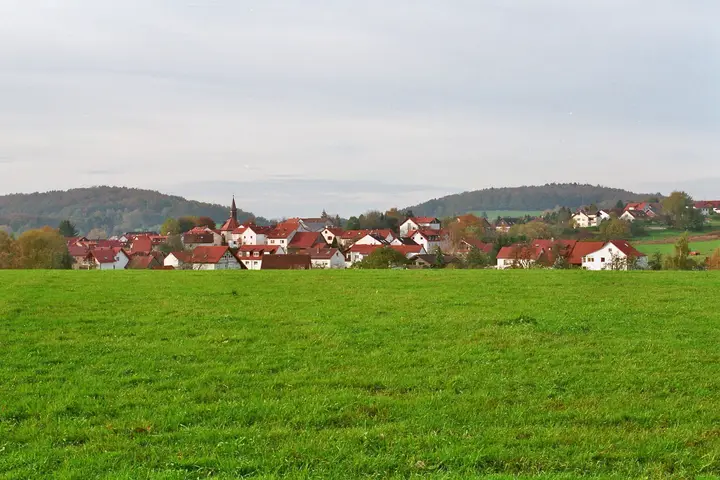 Ortsansicht des Ortes Ober-Abtsteinach, Hauptort der Gemeinde Abtsteinach in Südhessen, Hessen, …