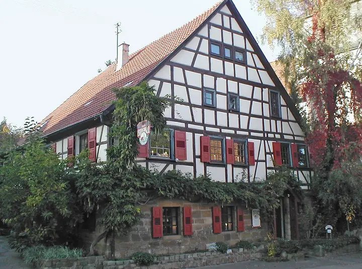 Historisches Fachwerkgebäude in der Ortsmitte von Cleversulzbach