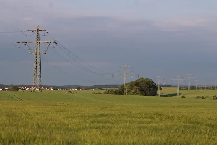 Hochspannungsleitung Rheinau-Hoheneck bei Fürfeld Kameraposition 49° 12′ 19,18″ N, 9° 01′ 09,67″ O Dieses …