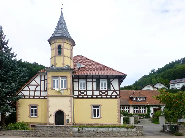 Ehemalige Schule an der Hauptstraße 8 in Gorxheim
