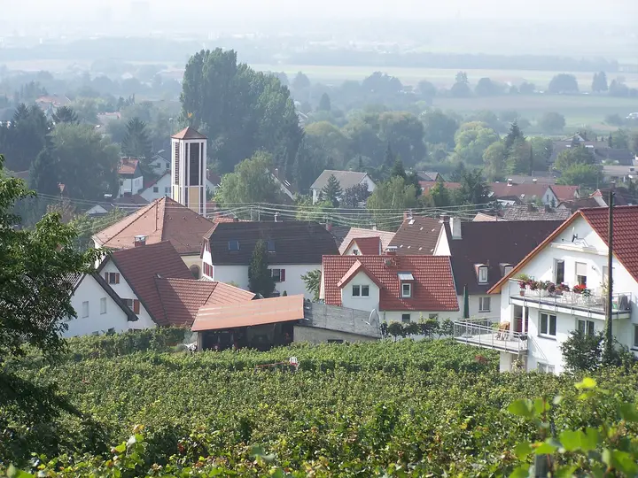 Blick auf Kirche in Hohensachsen