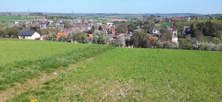 Mittelschefflenz: Südansicht mit evangelischer Kirche (Zentrum rechts), im Hintergrund Oberschefflenz