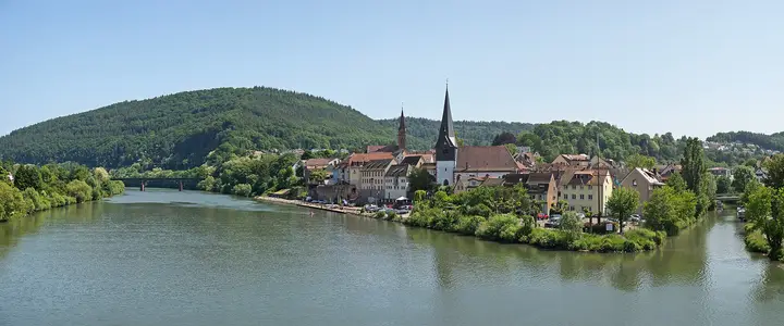 Blick von der Friedensbrücke auf Neckargemünd