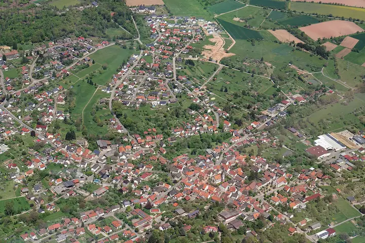Neuenkirchen (Baden) in Süd-Nord-Richtung von einem Tragschrauber fotografiert aus einer Höhe von 3800 Fuß