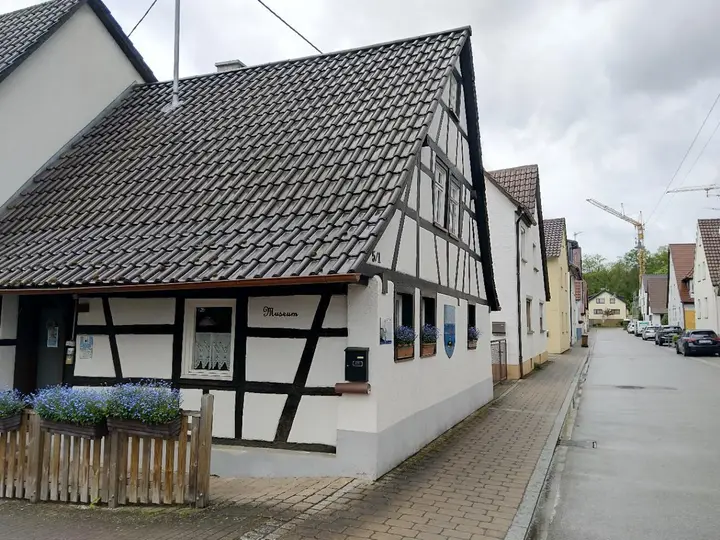 Das Dorfmuseum in Nordhausen ist ein typischer schlichter Vertreter der Flüchtlingshäuser aus der Zeit um …