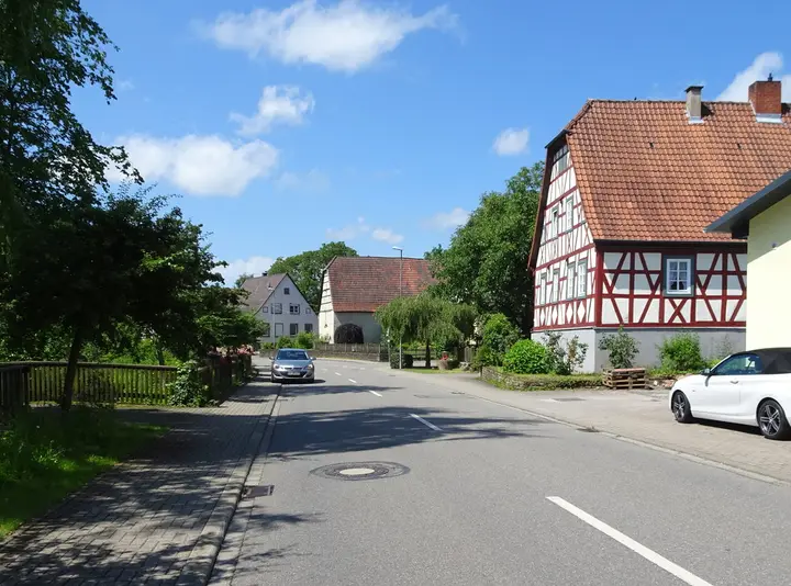 Blick in die Hauptstraße in Oberschwarzach