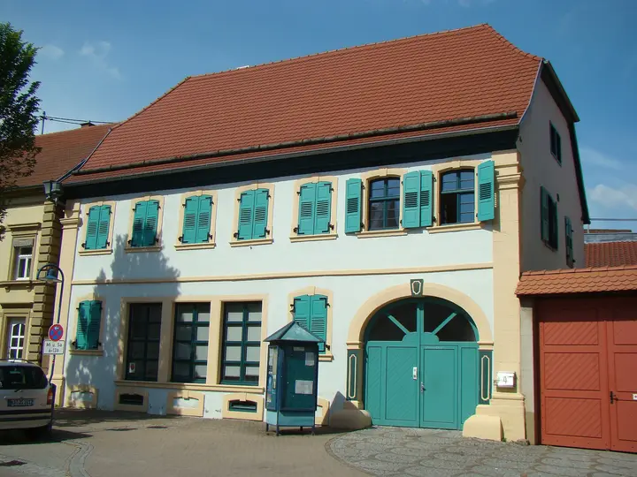 Von der Ortsverwaltung genutztes Gebäude beim Rathaus in Östringen-Odenheim, Nibelungenstraße 4