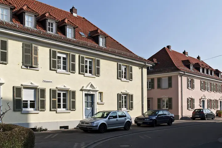 Typische Häuserzeile in Heidelberg-Pfaffengrund in der Pfaffengrundstraße