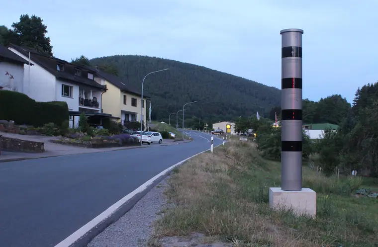 Blitzsäule in Schneeberg im Odenwald Camera location 49° 38′ 27.36″ N, 9° 15′ 21.69″ E View this and other nearby images on: OpenStreetMap 49.640932; 9.256024