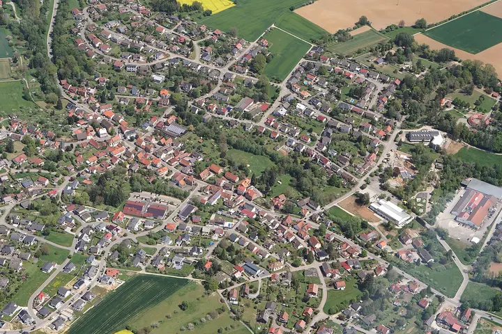 Schwarzach-Unterschwarzach aus etwa 3900 Fuß Höhe