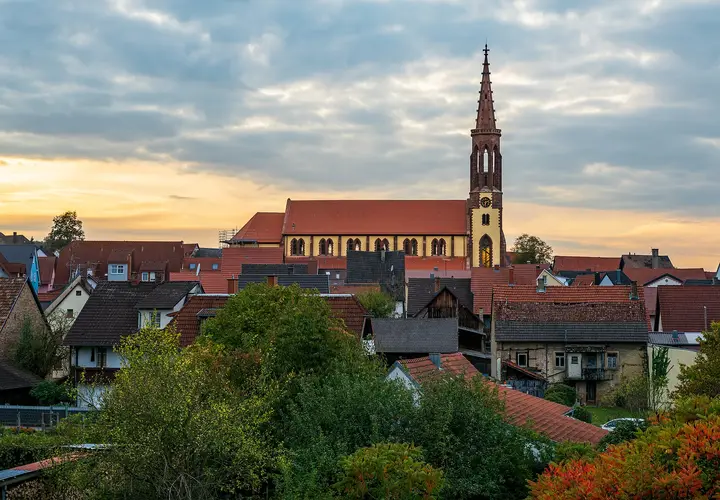Waibstadt (Rhein-Neckar-Kreis): Blick von der Brücke, mit der der Dr.-Weil-Weg die B292 überquert, über die …