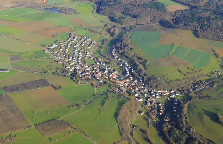 Luftbild von Waldmühlbach, ein Ortsteil von Billigheim Nähe Mosbach, im Norden Baden-Württembergs, …