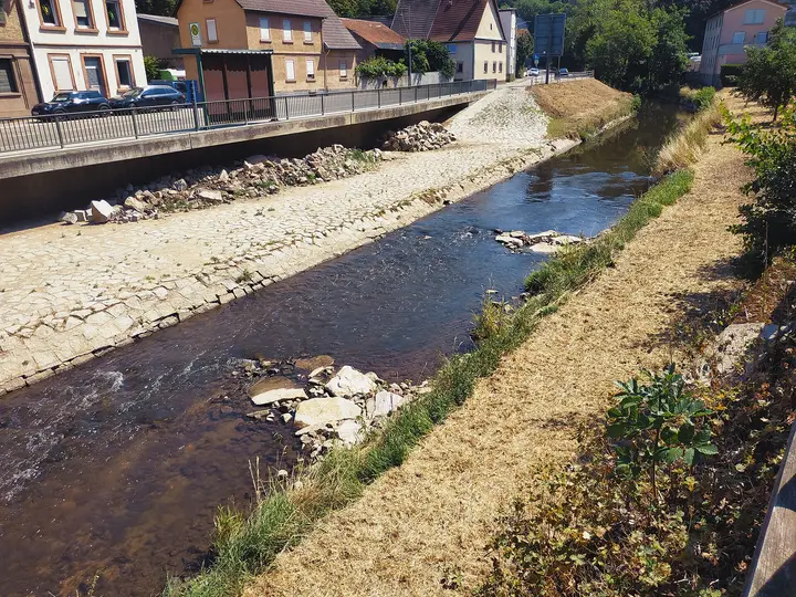 Weinheim, Blick auf die Weschnitz von der Brücke der Grundelbachstraße